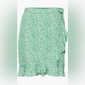 Vero Moda Henna Wrap Skirt size XS with green floral print